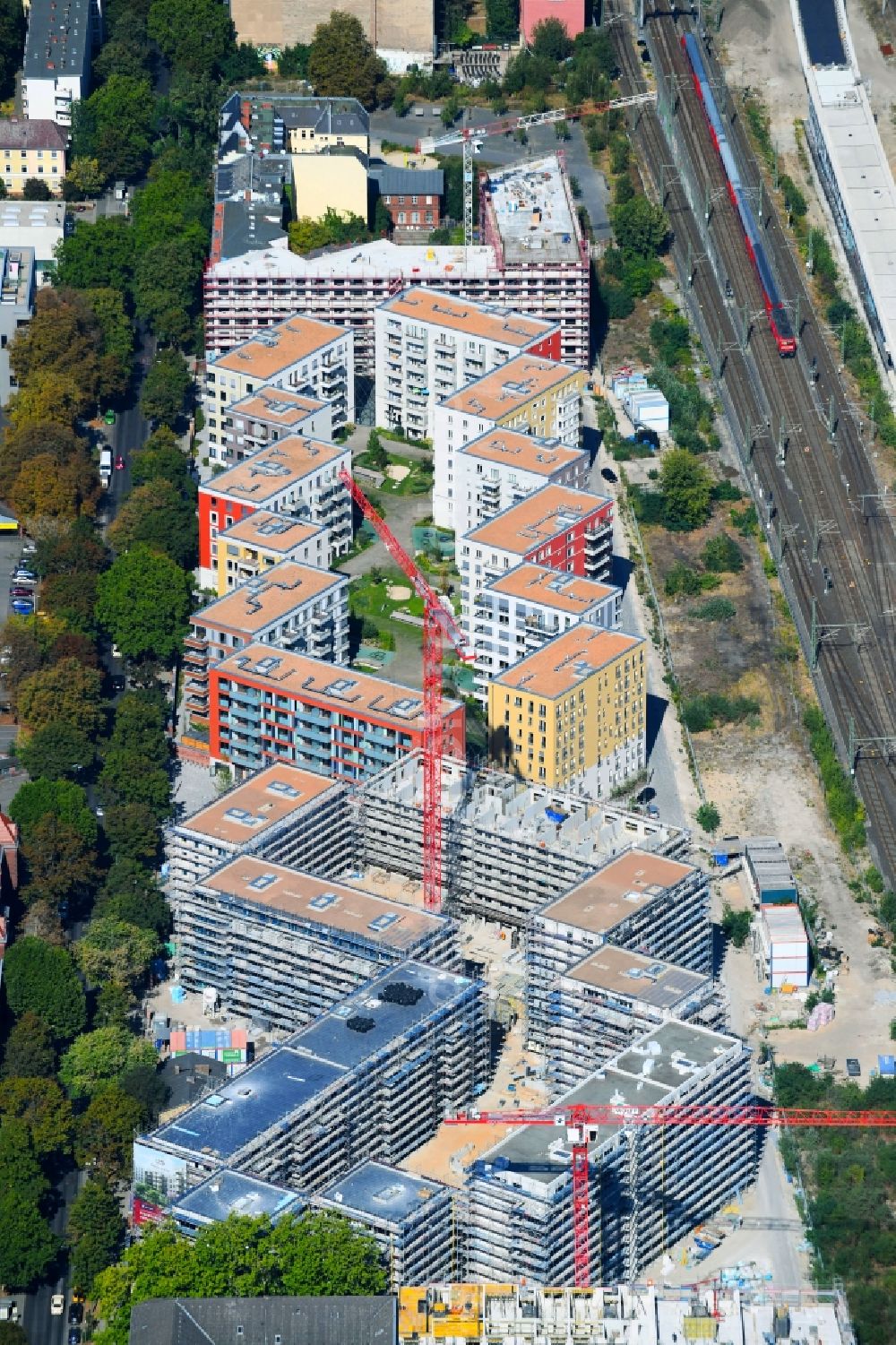 Berlin from above - Construction site to build a new multi-family residential complex Kruppstrasse - Lehrter Strasse in Berlin