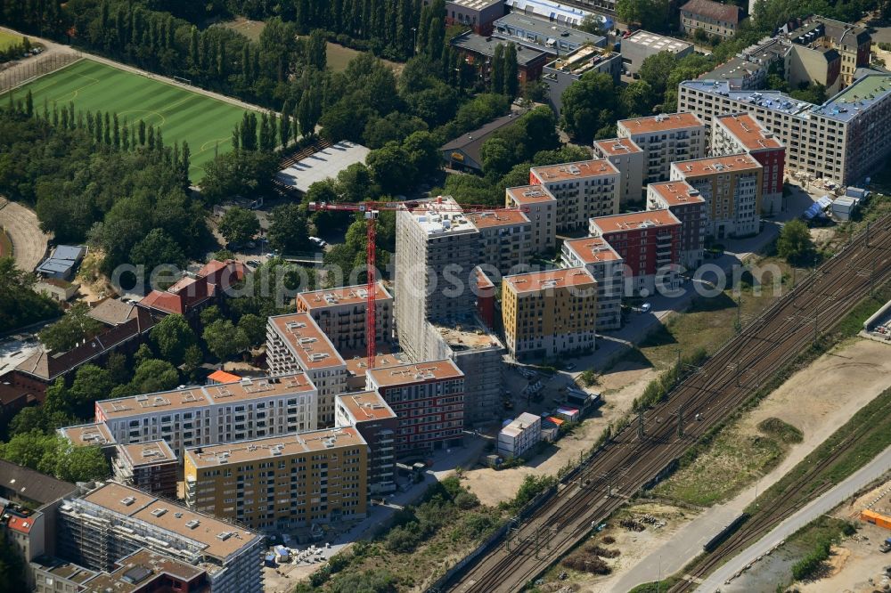 Berlin from the bird's eye view: Construction site to build a new multi-family residential complex Kruppstrasse - Lehrter Strasse in Berlin