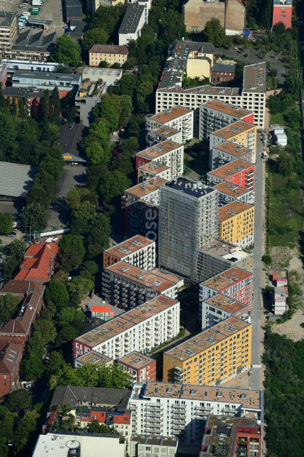 Berlin from above - Construction site to build a new multi-family residential complex Kruppstrasse - Lehrter Strasse destrict Moabit in Berlin