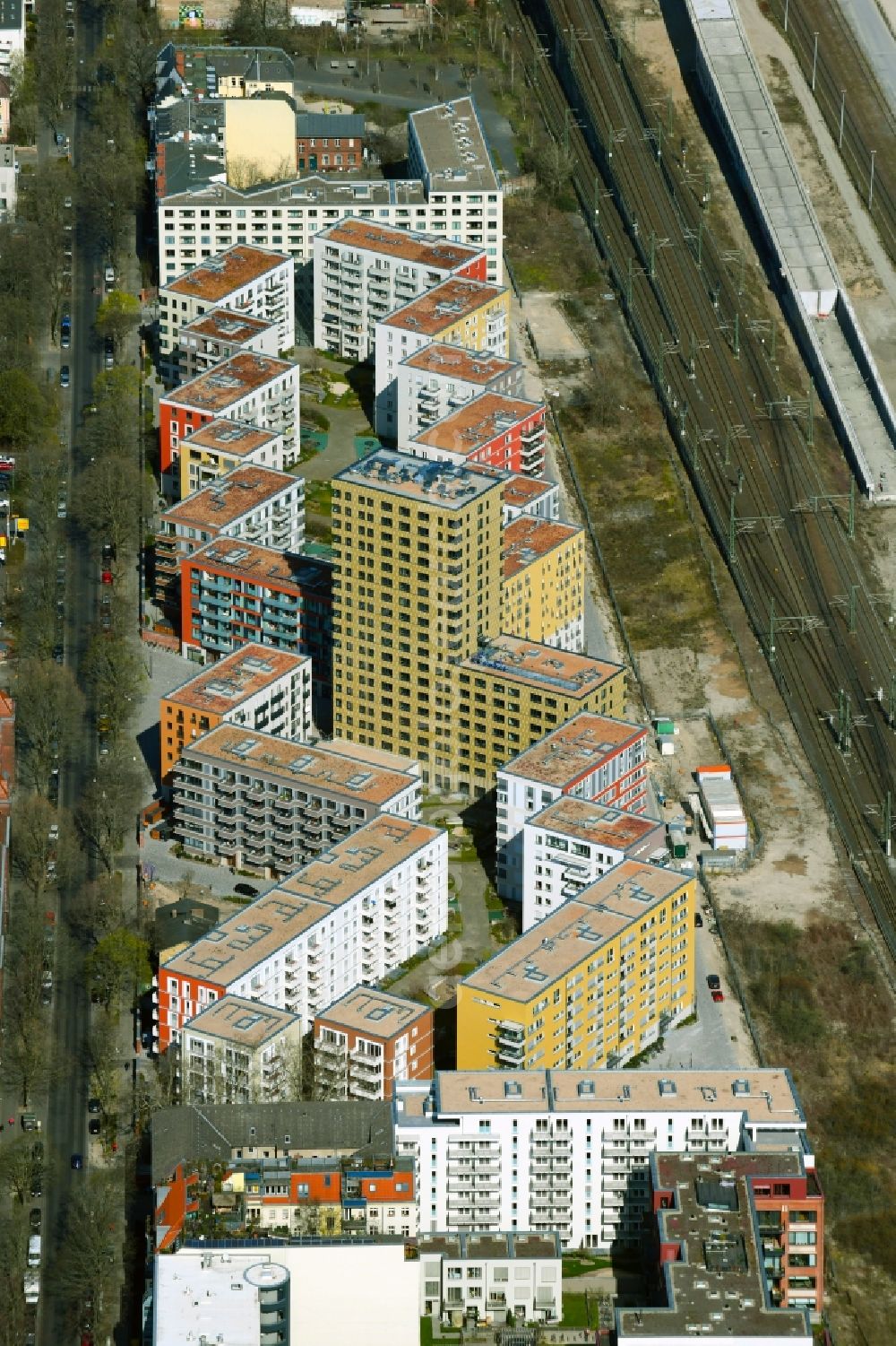 Aerial photograph Berlin - Construction site to build a new multi-family residential complex Kruppstrasse - Lehrter Strasse destrict Moabit in Berlin