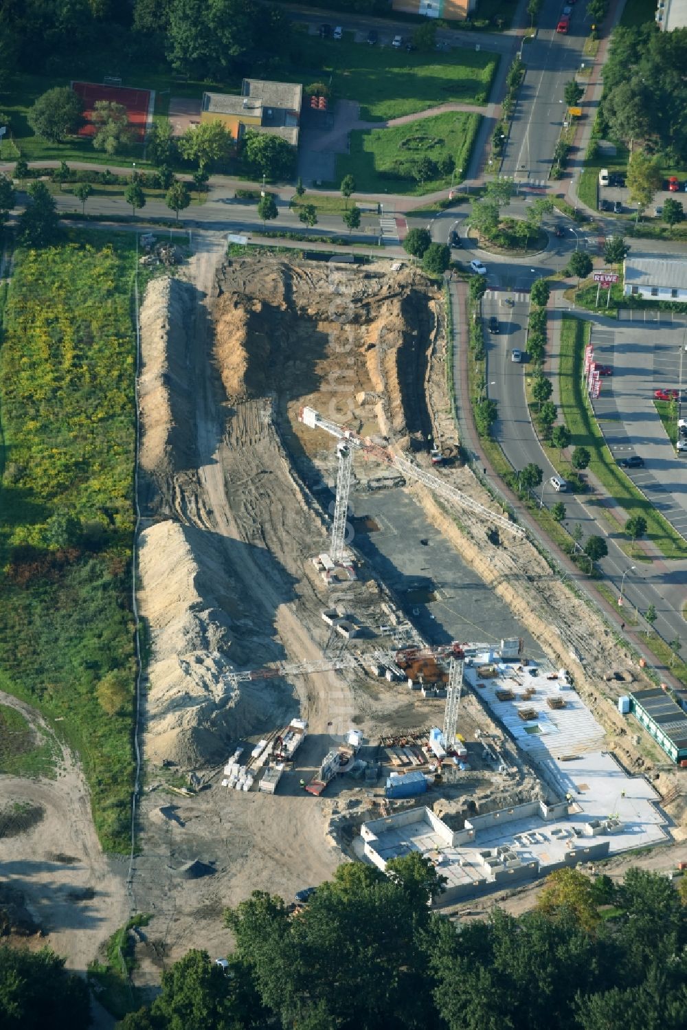 Teltow from above - Construction site to build a new multi-family residential complex Lichterfelder Allee corner Schoenower Strasse in Teltow in the state Brandenburg, Germany