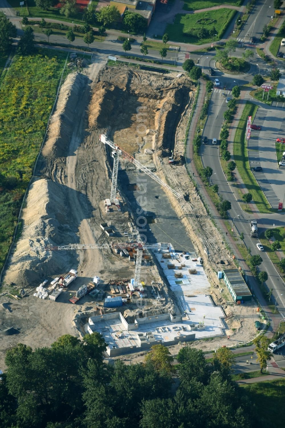 Teltow from the bird's eye view: Construction site to build a new multi-family residential complex Lichterfelder Allee corner Schoenower Strasse in Teltow in the state Brandenburg, Germany