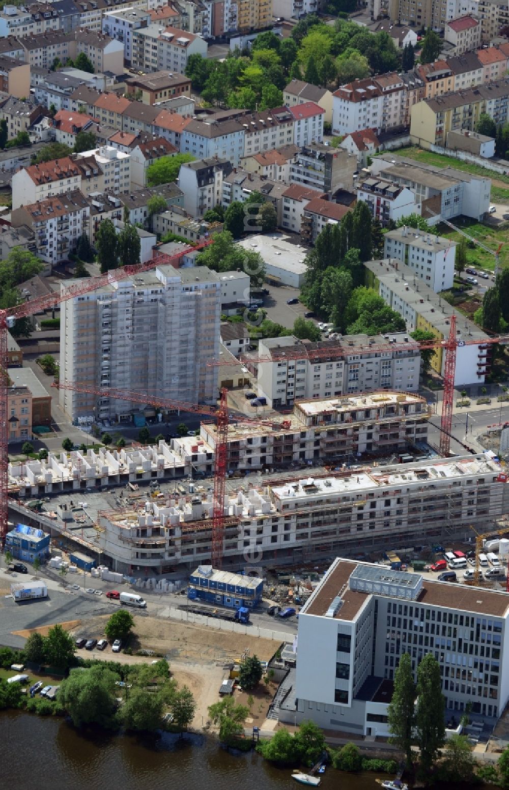 Aerial photograph Offenbach am Main - Construction site to build a new multi-family residential complex Mainstrasse on Main- River in Offenbach am Main in the state Hesse