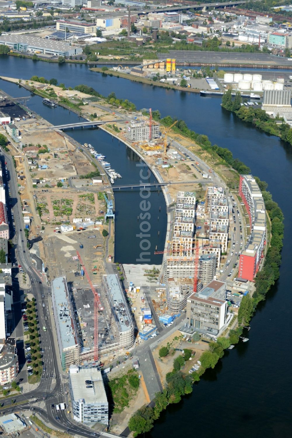 Aerial photograph Offenbach am Main - Construction site to build a new multi-family residential complex Mainstrasse on Main- River in Offenbach am Main in the state Hesse