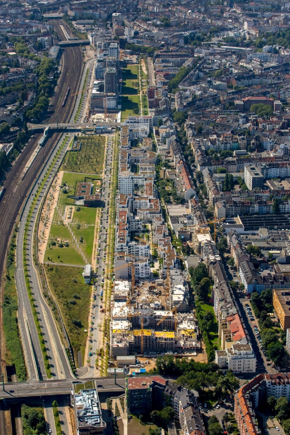 Aerial photograph Düsseldorf - Construction site to build a new multi-family residential complex Le Quartier Central at the Marc-Chagall-street in Duesseldorf in the state North Rhine-Westphalia