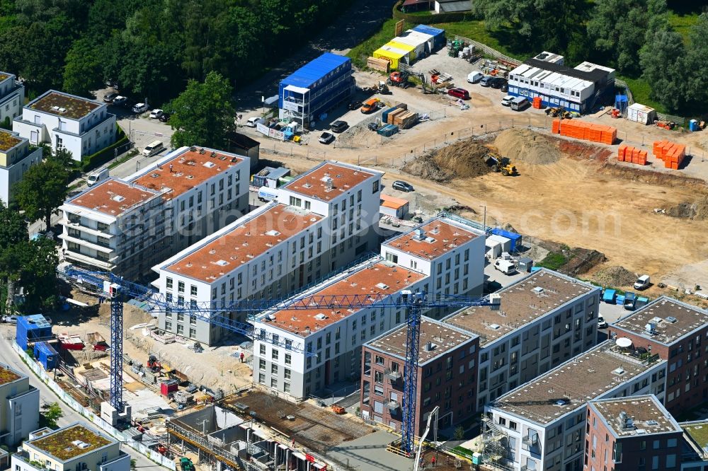 München from the bird's eye view: Construction site to build a new multi-family residential complex Marianne-Hoppe-Strasse - Henschelstrasse - Federseestrasse in the district Lochhausen in Munich in the state Bavaria, Germany