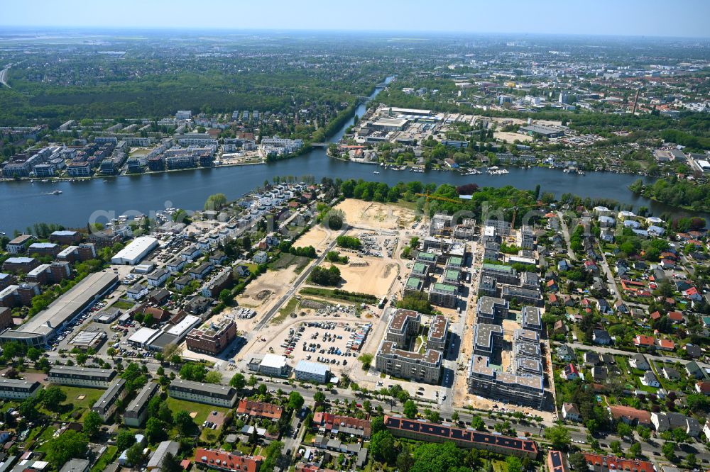 Aerial photograph Berlin - Construction site for the new construction of a multi-family residential complex Marienufer on the Marienhain on the banks of the river Dahme on Wendenschlossstrasse - Street An der Villa Bolle in the Koepenick district of Berlin, Germany