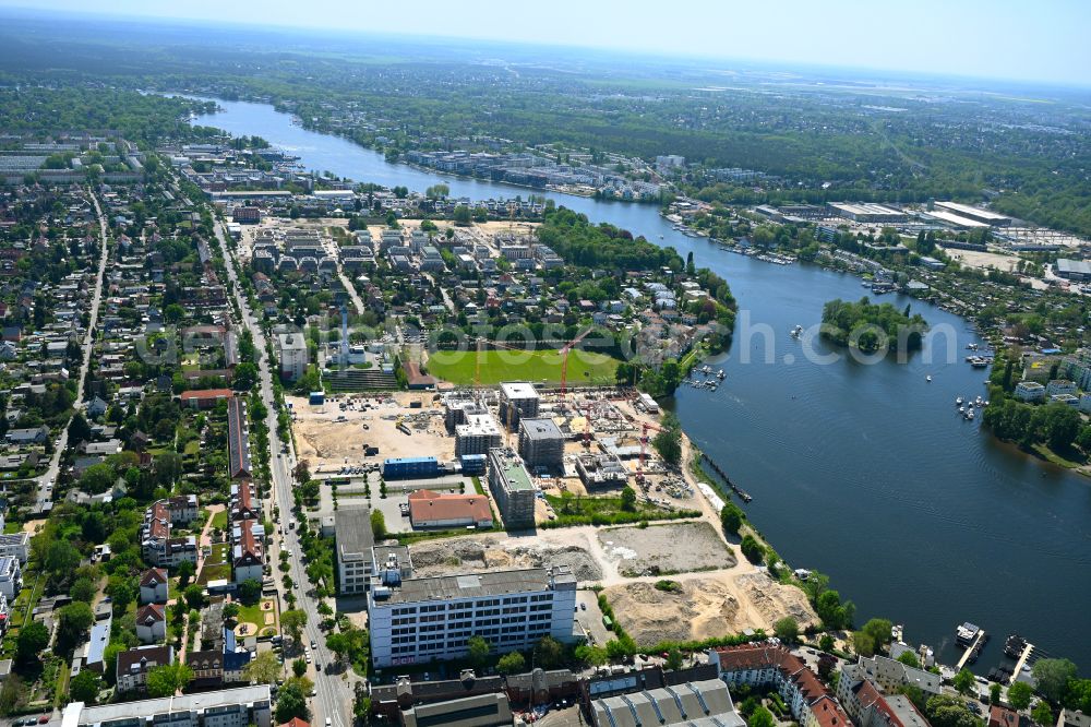 Aerial photograph Berlin - Construction site for the new construction of a multi-family residential complex Marienufer on the Marienhain on the banks of the river Dahme on Wendenschlossstrasse - Street An der Villa Bolle in the Koepenick district of Berlin, Germany