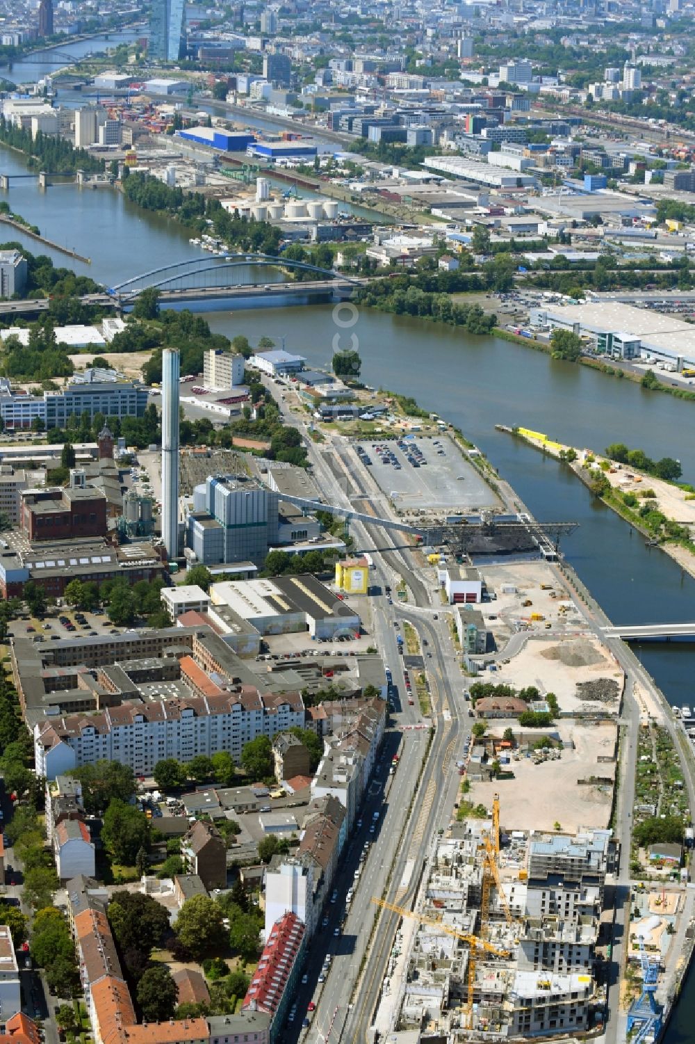 Offenbach am Main from the bird's eye view: Construction site to build a new multi-family residential complex Marina Gardens on Nordring in the district Nordend in Offenbach am Main in the state Hesse, Germany