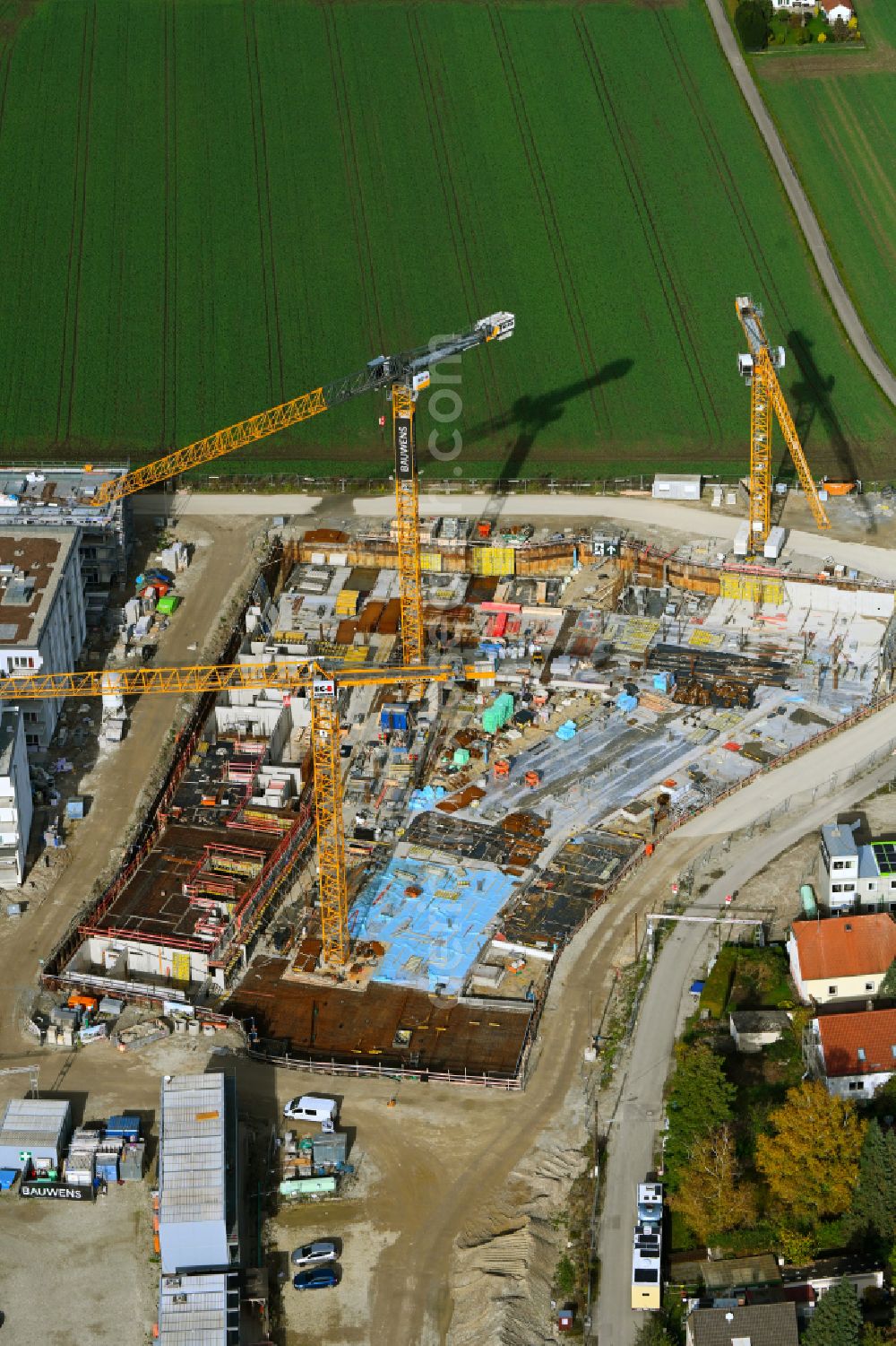 Aerial photograph München - Construction site to build a new multi-family residential complex mein raum on Lochhausener Strasse - Osterangerstasse in the district Lochhausen in Munich in the state Bavaria, Germany