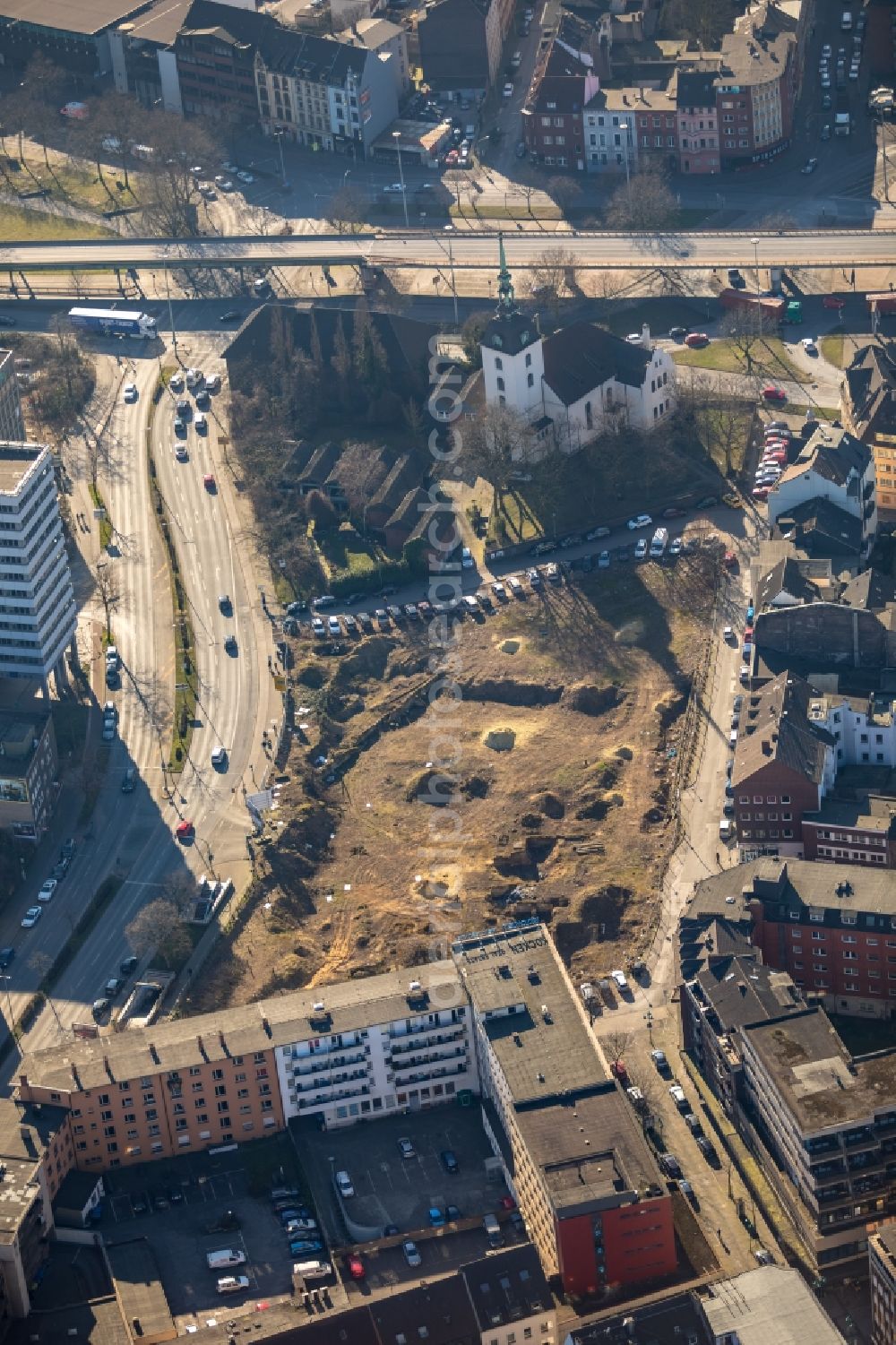 Aerial photograph Duisburg - Construction site to build a new multi-family residential complex Mercatorviertel along the Oberstrasse - Poststrasse and Gutenbergstrasse in Duisburg in the state North Rhine-Westphalia, Germany