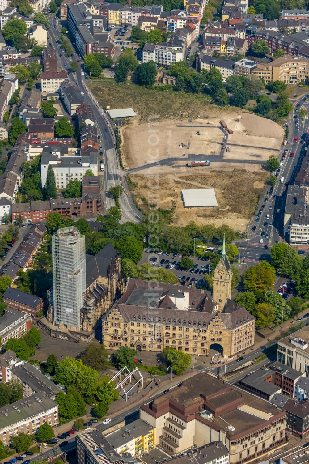 Duisburg from above - Construction site to build a new multi-family residential complex Mercatorviertel along the Oberstrasse - Poststrasse and Gutenbergstrasse in Duisburg in the state North Rhine-Westphalia, Germany