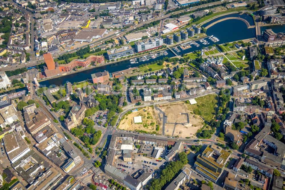 Duisburg from the bird's eye view: Construction site to build a new multi-family residential complex Mercatorviertel along the Oberstrasse - Poststrasse and Gutenbergstrasse in Duisburg at Ruhrgebiet in the state North Rhine-Westphalia, Germany