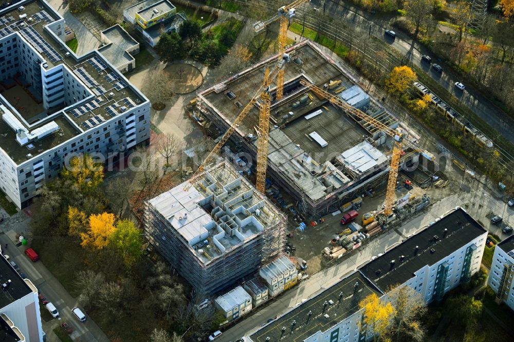 Aerial photograph Berlin - Construction site to build a new multi-family residential complex Muehlengrund on Rotkamp corner Matenzeile in the district Neu-Hohenschoenhausen in Berlin, Germany