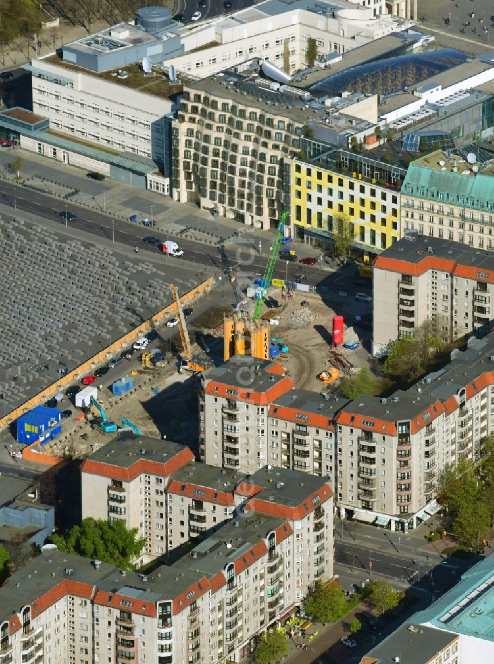 Aerial photograph Berlin - Construction site to build a new multi-family residential complex of MUC Real Estate GmbH on Cora-Berliner-Strasse in the district Mitte in Berlin, Germany