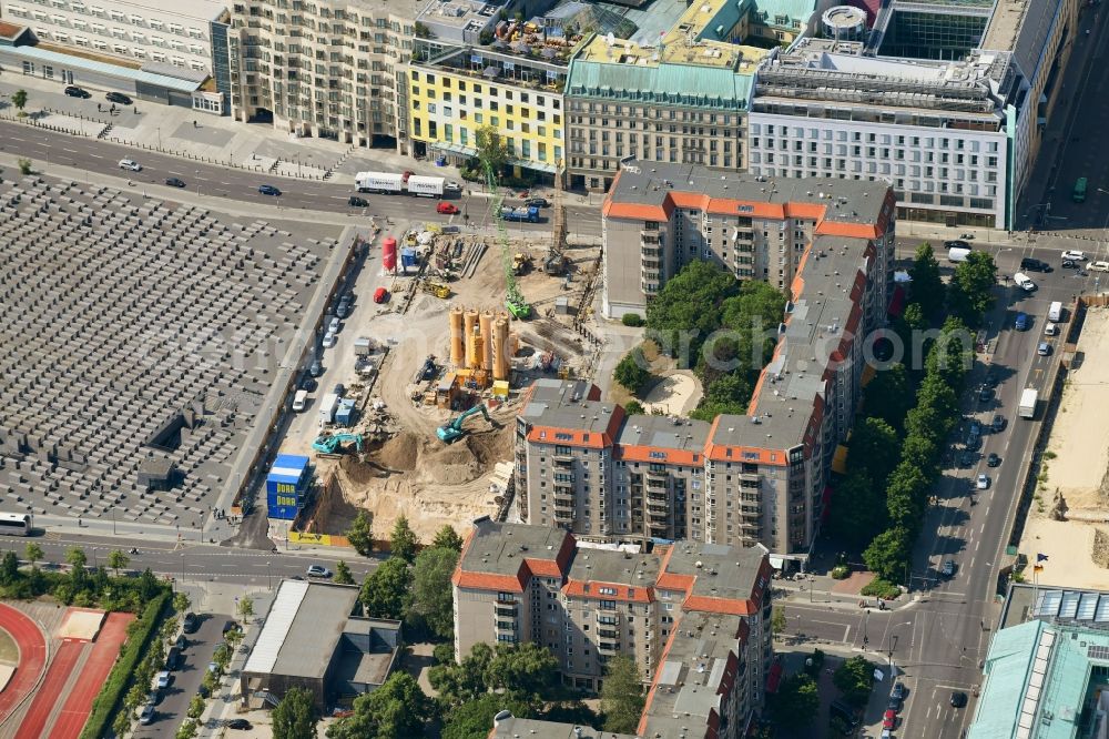 Berlin from the bird's eye view: Construction site to build a new multi-family residential complex of MUC Real Estate GmbH on Cora-Berliner-Strasse in the district Mitte in Berlin, Germany