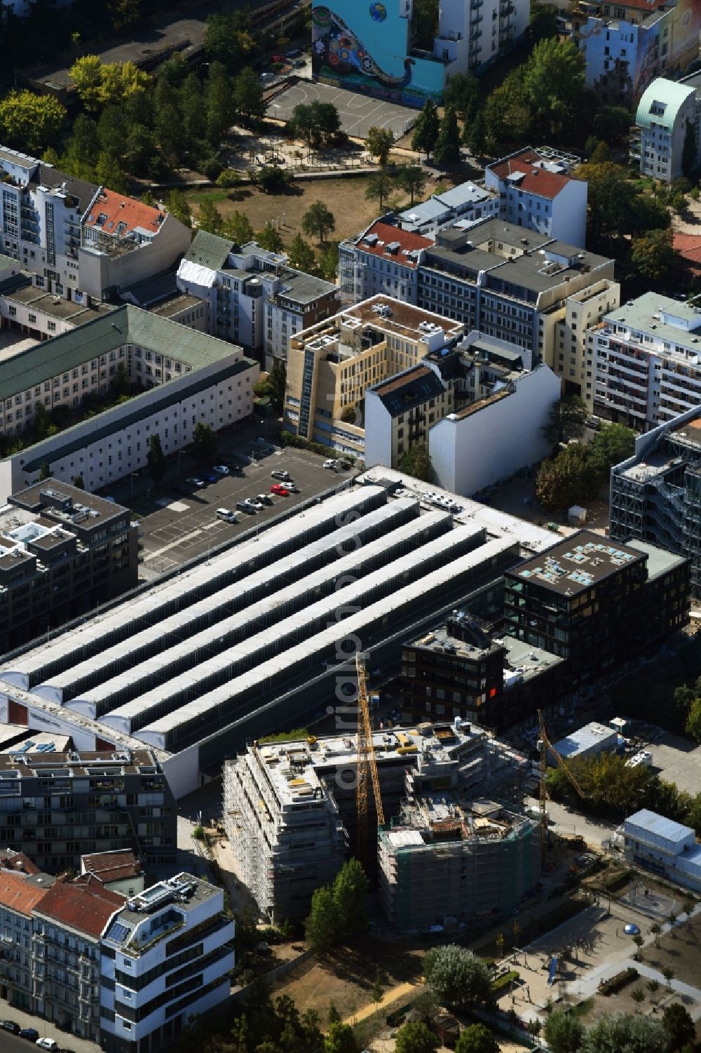 Aerial image Berlin - Construction site to build a new multi-family residential complex NeuHouse on Enckestrasse in the district Kreuzberg in Berlin, Germany