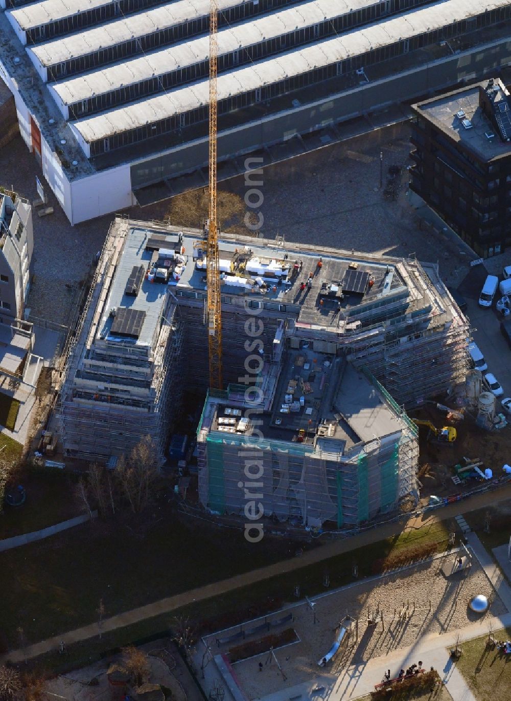 Aerial photograph Berlin - Construction site to build a new multi-family residential complex NeuHouse on Enckestrasse in the district Kreuzberg in Berlin, Germany