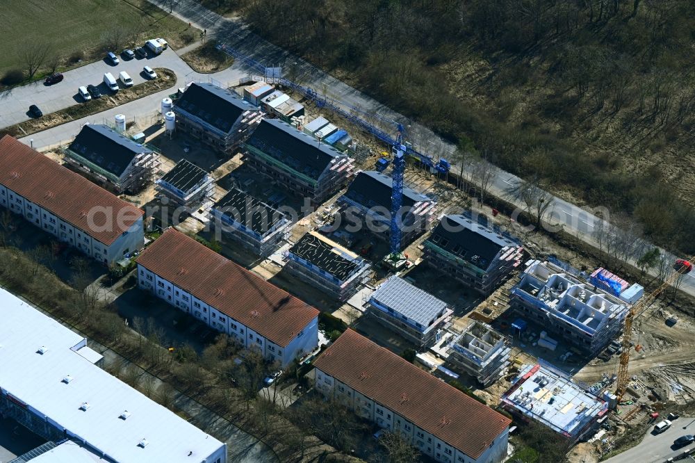 Berlin from the bird's eye view: Construction site to build a new multi-family residential complex Am Niederfeld - Rosenhagener Strasse - Hohenseeweg - Steffenshagener Strasse in the district Kaulsdorf in Berlin, Germany