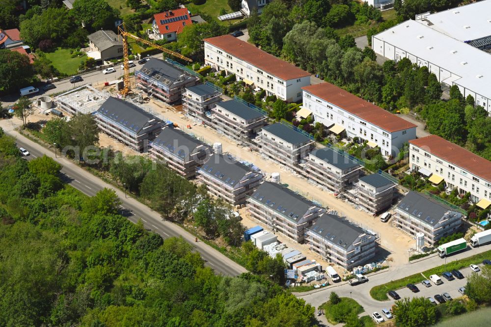 Aerial photograph Berlin - Construction site to build a new multi-family residential complex Am Niederfeld - Rosenhagener Strasse - Hohenseeweg - Steffenshagener Strasse on street Am Niederfeld in the district Kaulsdorf in Berlin, Germany