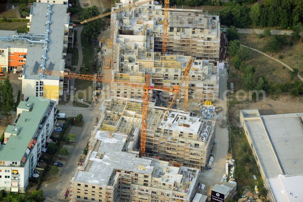 Berlin from above - Construction site to build a new multi-family residential complex in the Koepenick part of the district of Treptow-Koepenick in Berlin in Germany. The complex includes several apartment buildings and is located on Am Amtsgraben street, in the North of Mueggelheimer Strasse. Entworfen wurde das Projekt von Numrich Albrecht Klumpp Gesellschaft von Architekten mbH