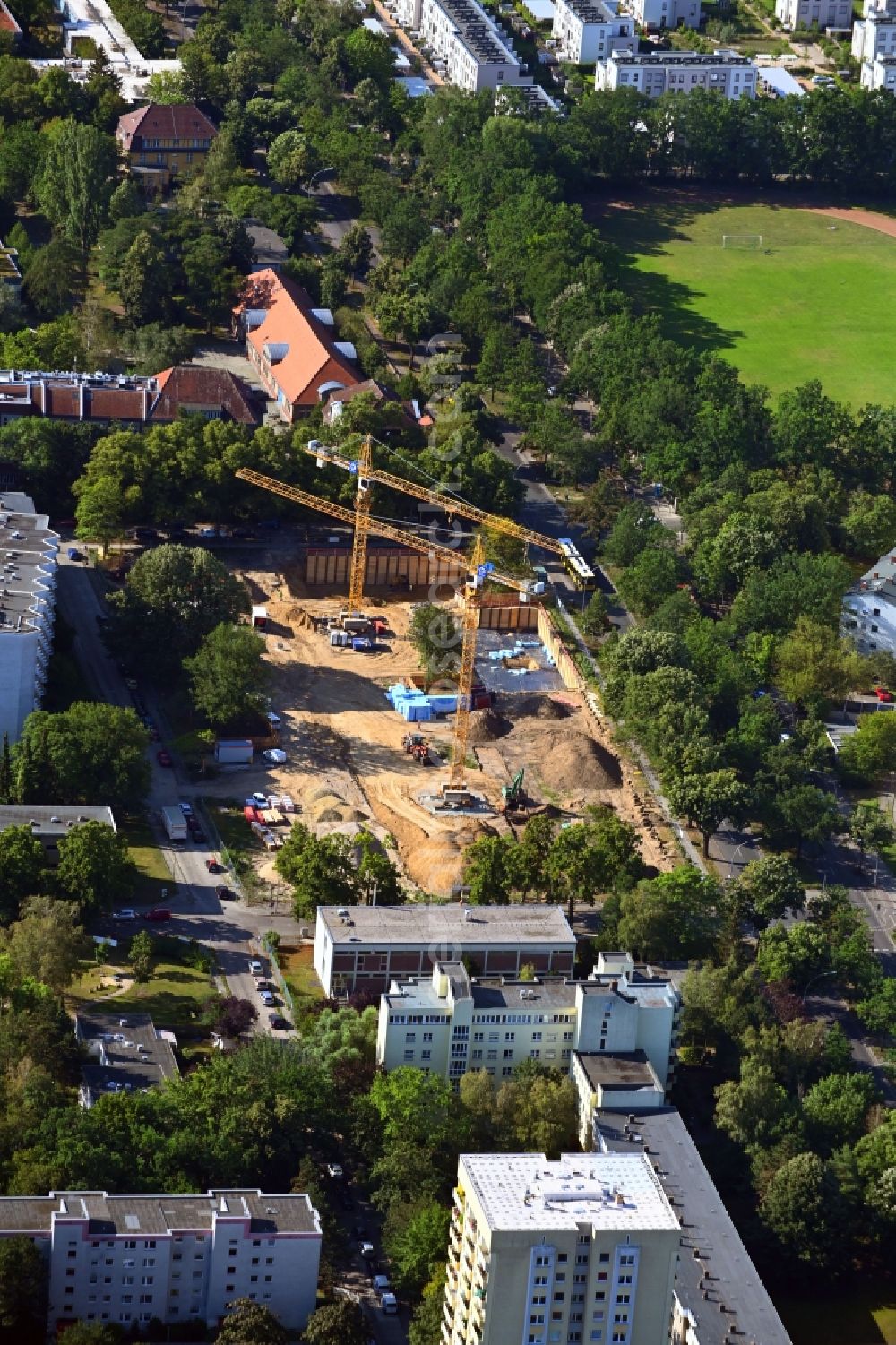 Aerial photograph Berlin - Construction site to build a new multi-family residential complex Malteserstrasse - Emmichstrasse - Murdastrasse in the district Lankwitz in Berlin, Germany