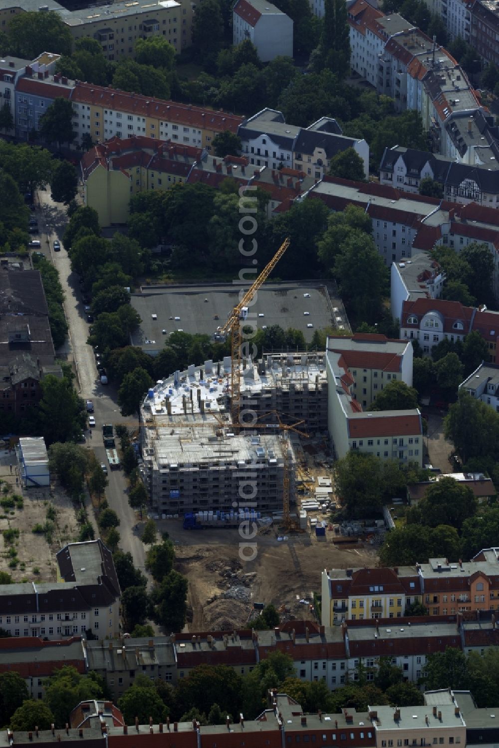 Berlin from above - Construction site to build a new multi-family residential complex in the Niederschoeneweide part of the district of Treptow-Koepenick in Berlin in Germany. The new compound is being developed amidst existing residential buildings on Flutstrasse and Fliessstrasse. It is part of the gentrification and urban development project of the district. It was designed by Specht, Kalleja & Partners