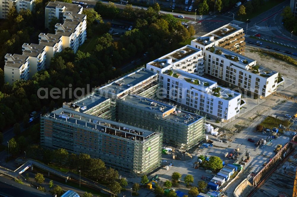 München from the bird's eye view: Construction site to build a new multi-family residential complex Von-Knoeringen-Strasse corner Fritz-Erler-Strasse in the district Ramersdorf-Perlach in Munich in the state Bavaria, Germany