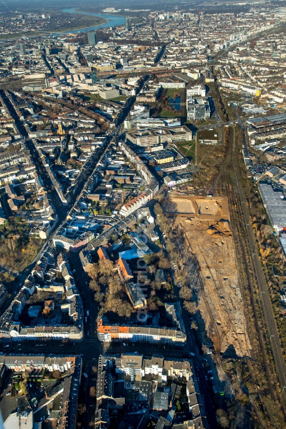 Düsseldorf from the bird's eye view: Construction site to build a new multi-family residential complex in the district Stadtbezirk 3 in Duesseldorf in the state North Rhine-Westphalia