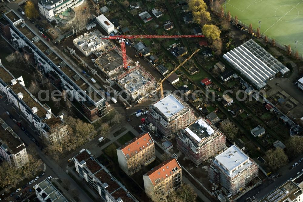 Aerial photograph Berlin - Construction site to build a new multi-family residential complex on o Palmkernzeile island Halbinsel Stralau in Berlin in Germany