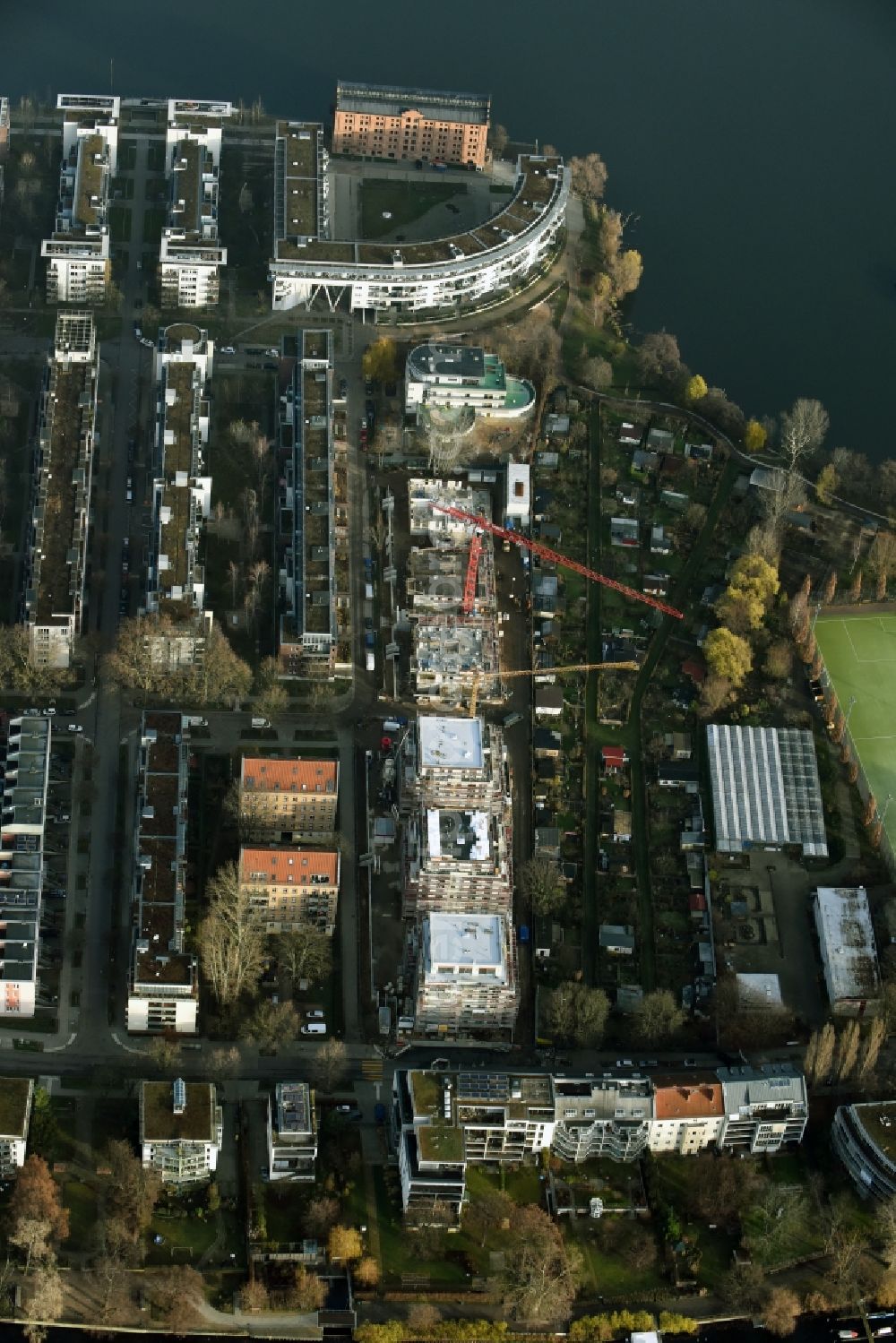 Berlin from the bird's eye view: Construction site to build a new multi-family residential complex on o Palmkernzeile island Halbinsel Stralau in Berlin in Germany