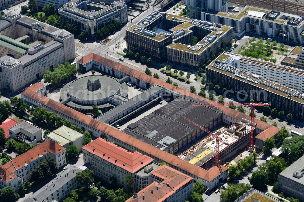 Aerial image München - Construction site to build a new multi-family residential complex of PANDION AG on Deroystrasse corner Arnulfstrasse in the district Maxvorstadt in Munich in the state Bavaria, Germany