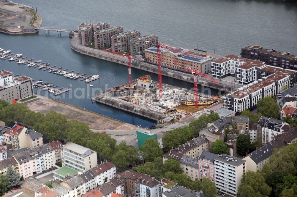 Mainz from above - Construction site to build a new multi-family residential complex PANDION DOXX on the Suedmole in Alten Zollhafen in the district Neustadt in Mainz in the state Rhineland-Palatinate, Germany