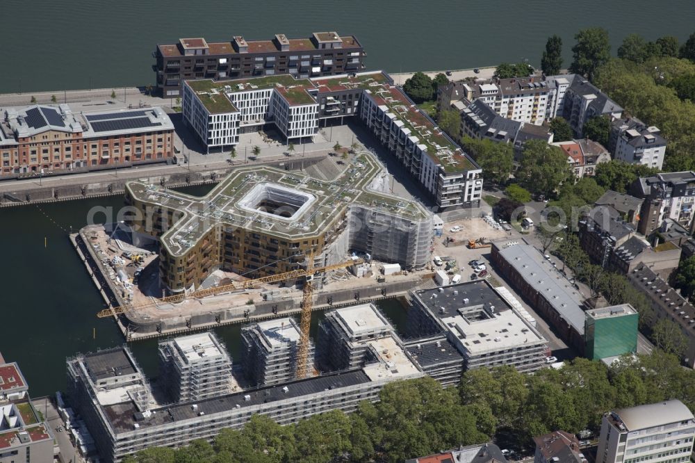 Aerial photograph Mainz - Construction site to build a new multi-family residential complex PANDION DOXX on the Suedmole in Alten Zollhafen in the district Neustadt in Mainz in the state Rhineland-Palatinate, Germany