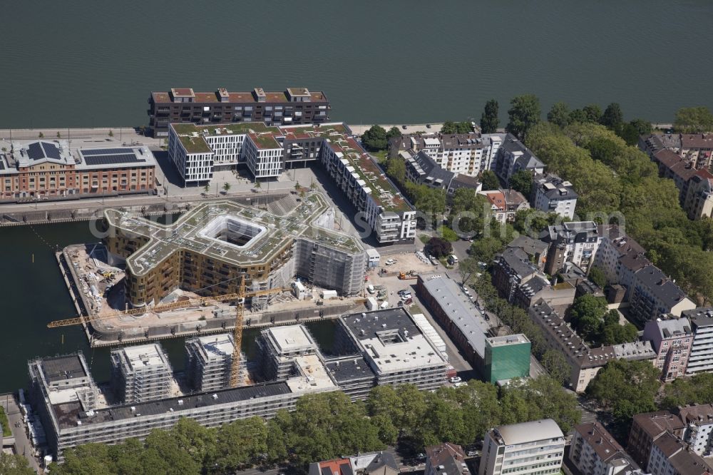 Mainz from above - Construction site to build a new multi-family residential complex PANDION DOXX on the Suedmole in Alten Zollhafen in the district Neustadt in Mainz in the state Rhineland-Palatinate, Germany