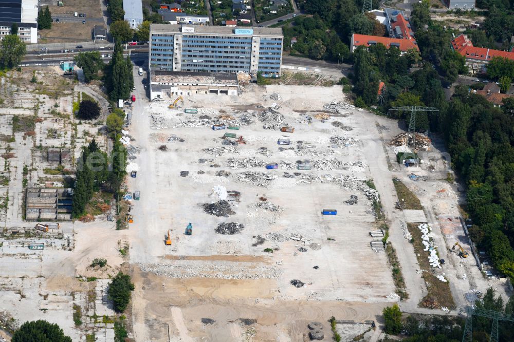 Berlin from the bird's eye view: Construction site to build a new multi-family residential complex Parkstadt Karlshorst between Blockdammweg, Trautenauer Strasse in the district Karlshorst in Berlin, Germany