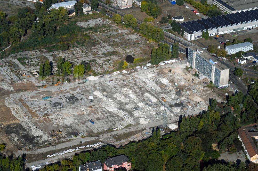 Berlin from above - Construction site to build a new multi-family residential complex Parkstadt Karlshorst between Blockdammweg, Trautenauer Strasse on street Georg-Klingenberg-Strasse in the district Karlshorst in Berlin, Germany