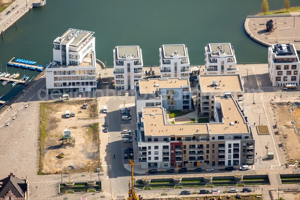 Aerial photograph Dortmund - Construction site for construction of a multi-family house residential area at Phoenix Lake other Hoerder Brook Parkway in Dortmund in North Rhine-Westphalia. Links the Specialists Zentum at Phoenix Lake (FAPS)