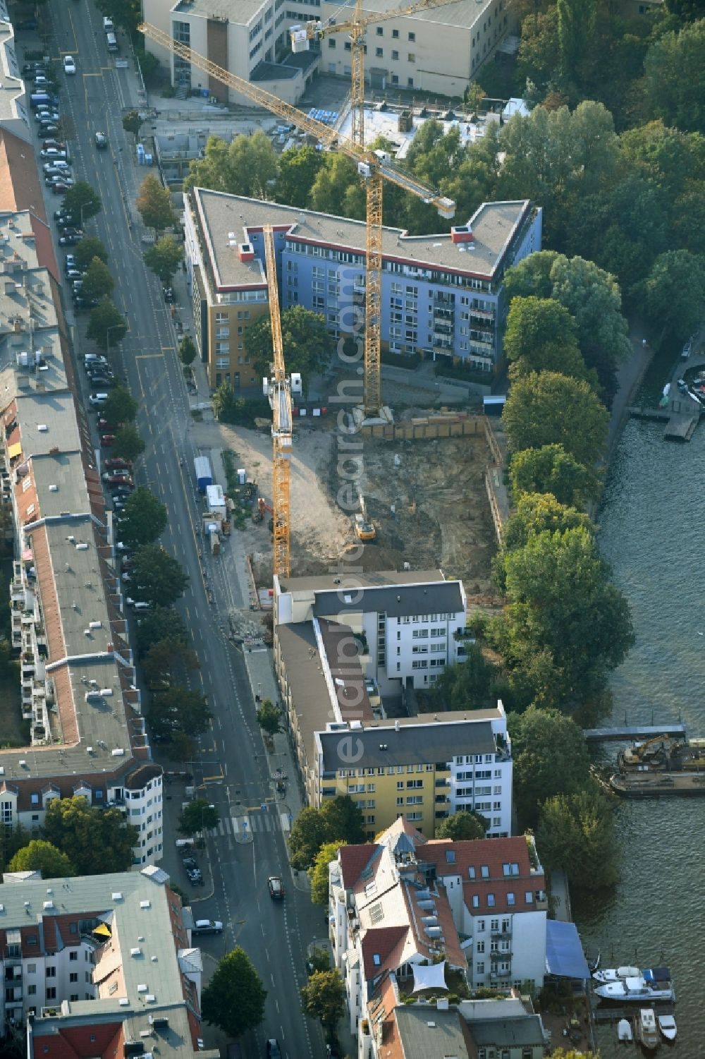 Aerial photograph Berlin - Construction site to build a new multi-family residential complex Pier 101 on Schnellerstrasse in Berlin, Germany