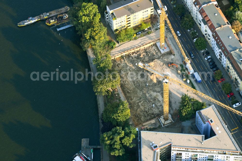 Aerial image Berlin - Construction site to build a new multi-family residential complex Pier 101 on Schnellerstrasse in Berlin, Germany