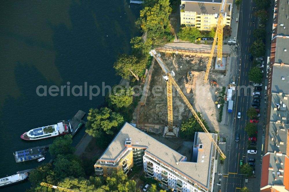 Berlin from above - Construction site to build a new multi-family residential complex Pier 101 on Schnellerstrasse in Berlin, Germany