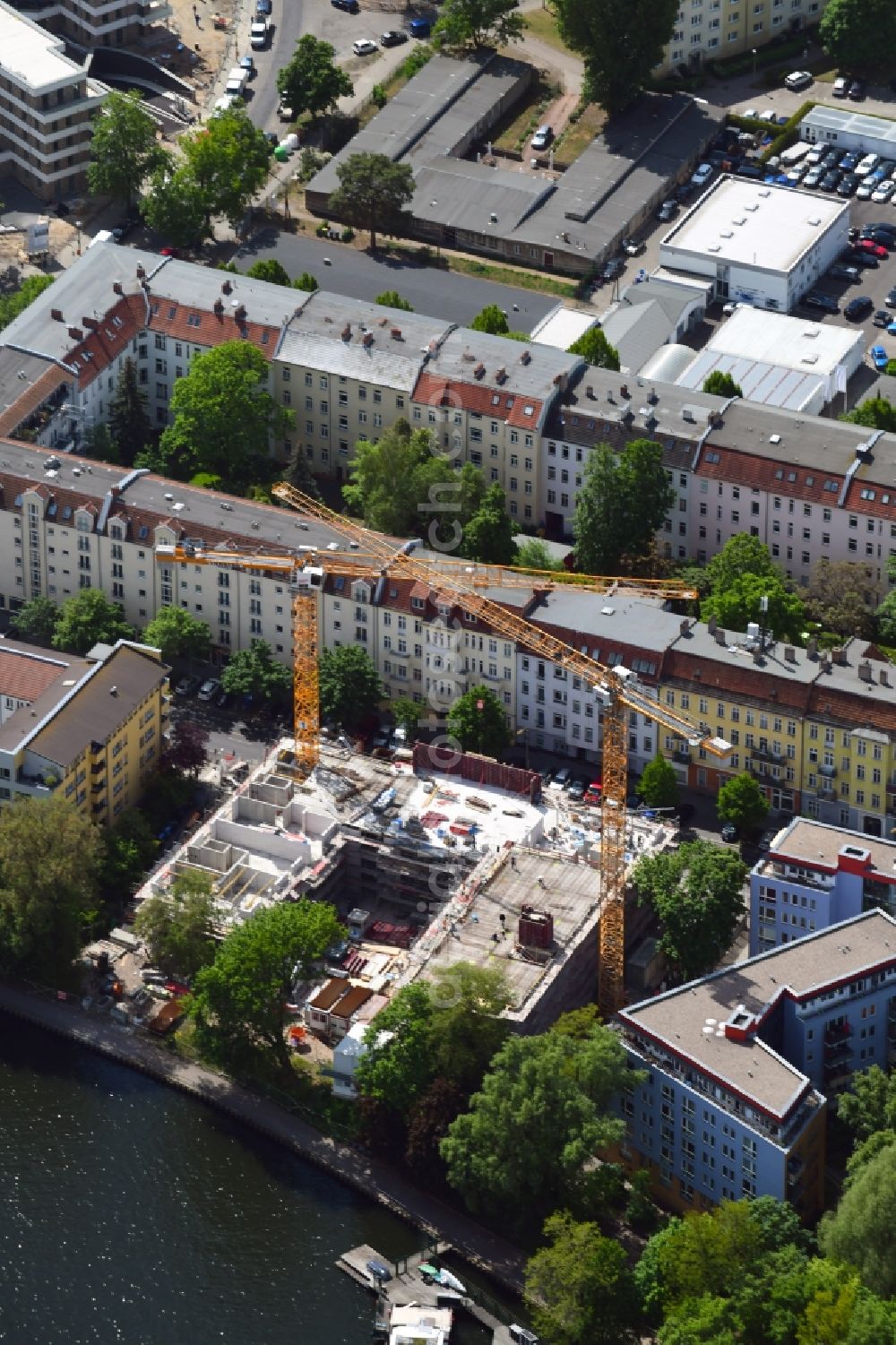 Berlin from above - Construction site to build a new multi-family residential complex Pier 101 on Schnellerstrasse in Berlin, Germany