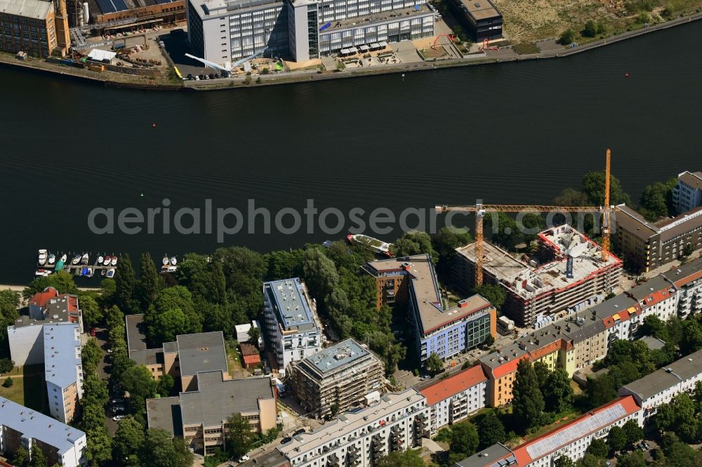 Berlin from above - Construction site to build a new multi-family residential complex Pier 101 on Schnellerstrasse in Berlin, Germany