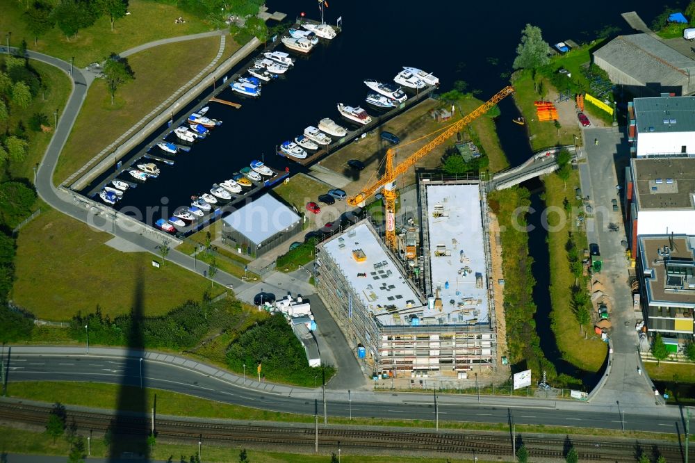 Aerial image Rostock - Construction site to build a new multi-family residential complex PIER48 Bei of Petribleiche in Rostock in the state Mecklenburg - Western Pomerania, Germany