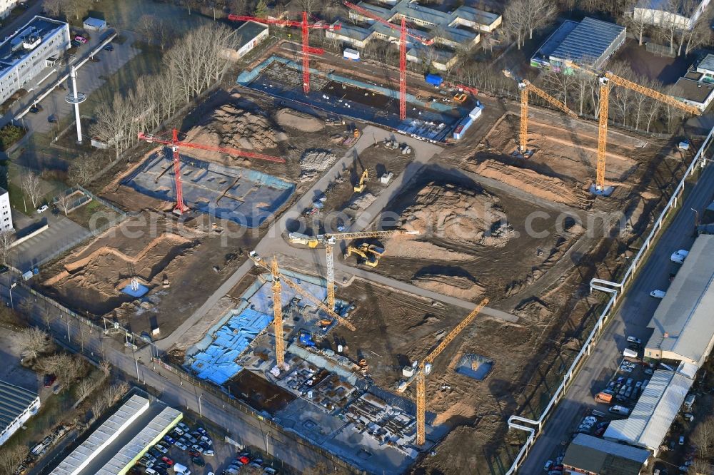 Erfurt from the bird's eye view: Construction site to build a new multi-family residential complex of Projektgesellschaft Erfurt Nr.8 GmbH on Geschwister-Scholl-Strasse - Am Alten Nordhaeuser Bahnhof in the district Kraempfervorstadt in Erfurt in the state Thuringia, Germany