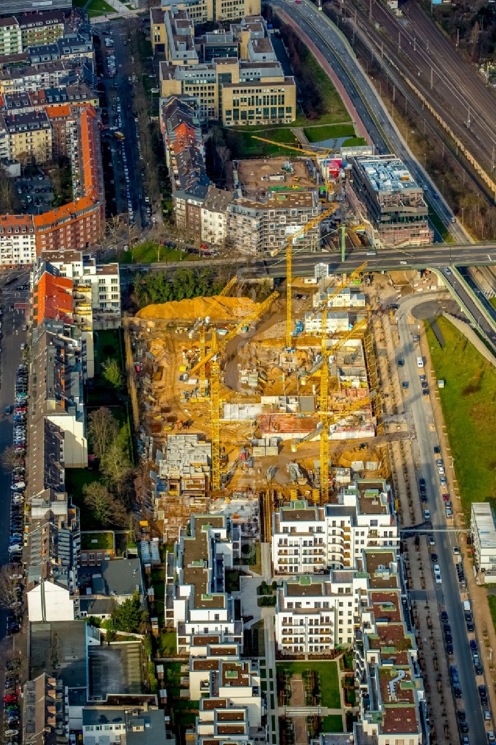 Düsseldorf from the bird's eye view: Construction site to build a new multi-family residential complex Quartier Central an der Marc-Chagall-Strasse und Juelicher Strasse in Duesseldorf in the state North Rhine-Westphalia