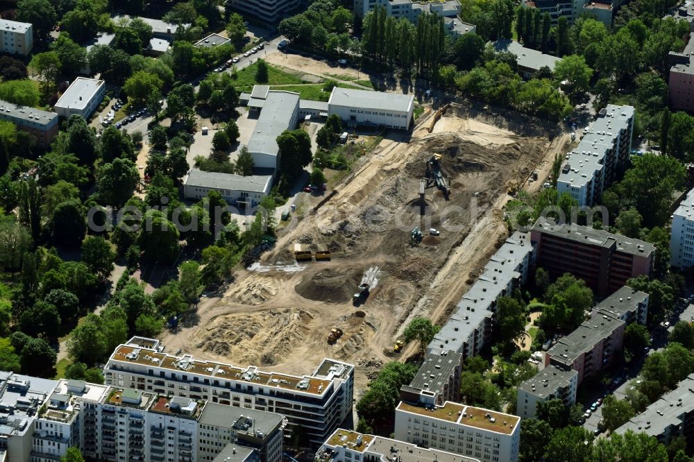 Aerial image Berlin - Construction site to build a new multi-family residential complex Quartier Luisenpark on Stallschreiberstrasse - Alexandrinenstrasse in the district Mitte in Berlin, Germany