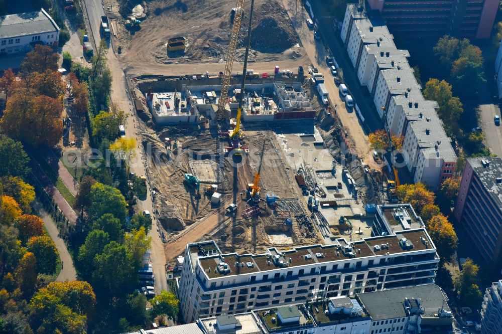 Aerial photograph Berlin - Construction site to build a new multi-family residential complex Quartier Luisenpark on Stallschreiberstrasse - Alexandrinenstrasse in the district Mitte in Berlin, Germany