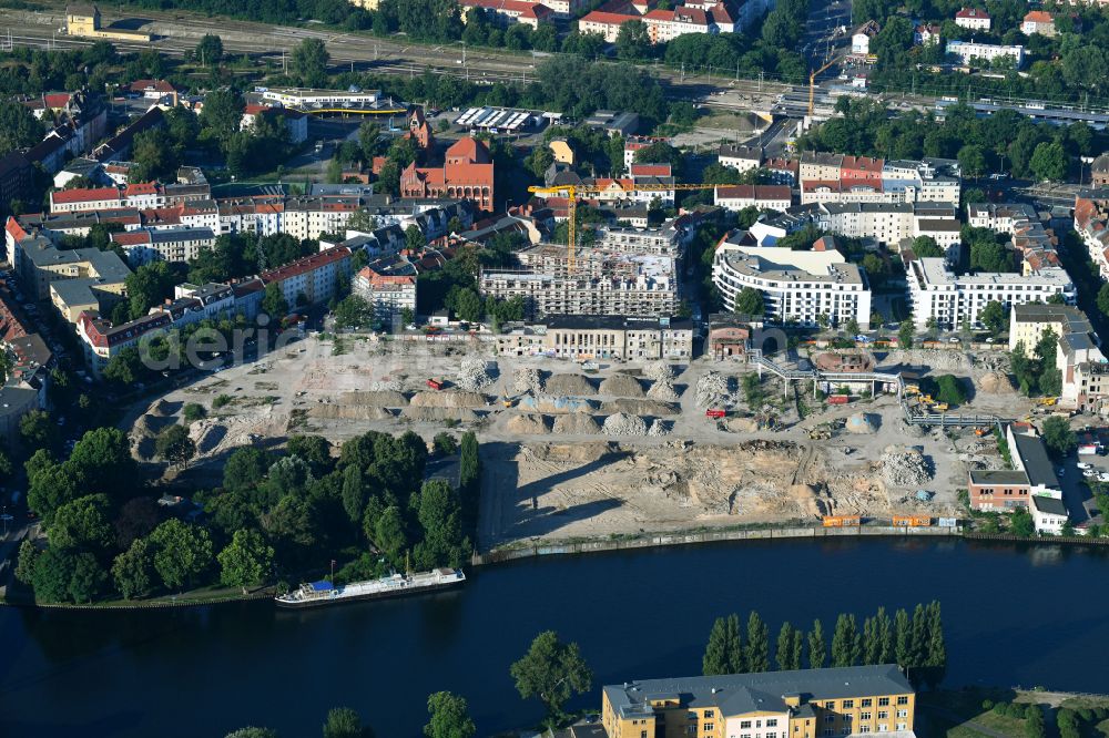 Aerial photograph Berlin - Construction site to build a new multi-family residential complex Fliessstrasse - Hasselwerder Strasse on river Spree in the district Schoeneweide in Berlin, Germany