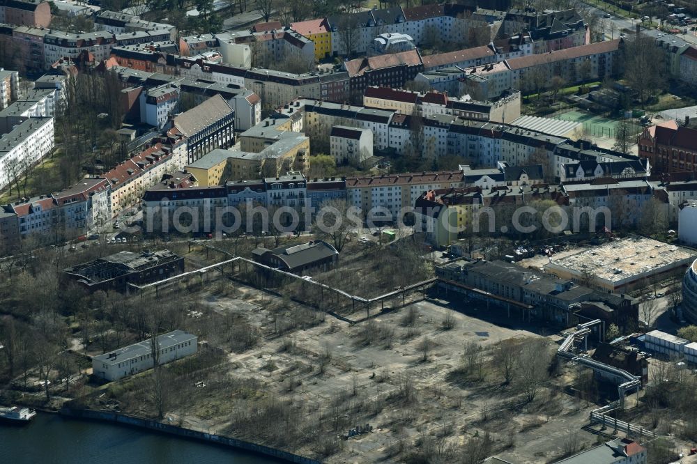 Aerial photograph Berlin - Construction site to build a new multi-family residential complex Fliessstrasse - Hasselwerder Strasse on river Spree in the district Schoeneweide in Berlin, Germany